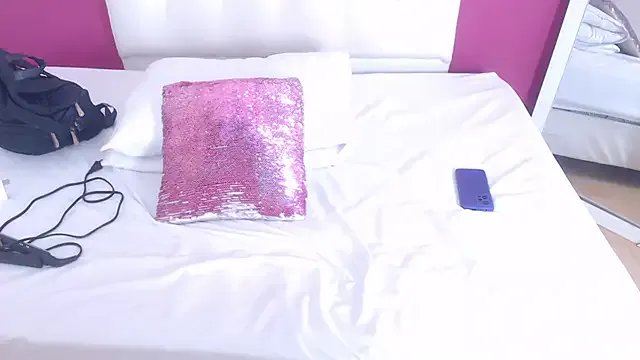 tinyy_whore18 on StripChat