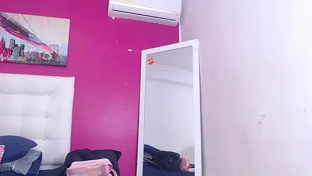 tinyy_whore18 on StripChat