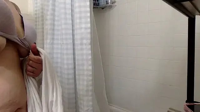 toomuchofafreak on StripChat