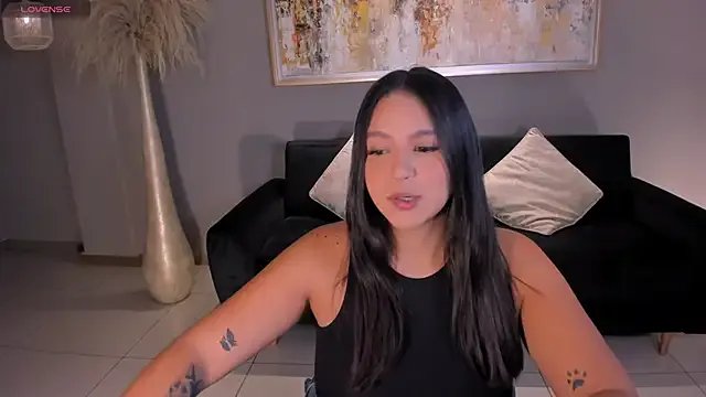 ToriCrossX on StripChat