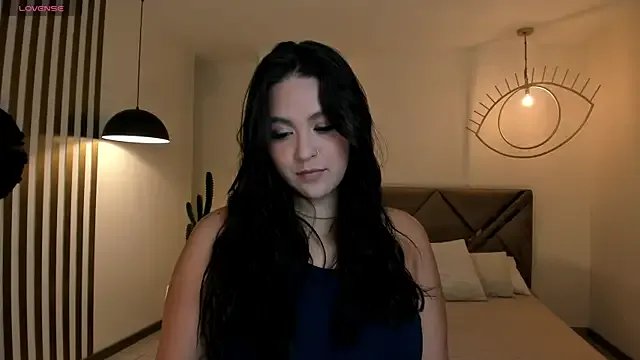 ToriCrossX on StripChat