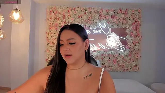 ToriCrossX on StripChat