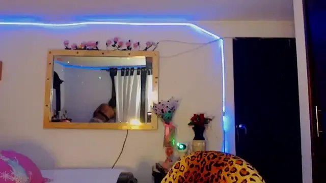 Freechat touchm_cockhard on StripChat