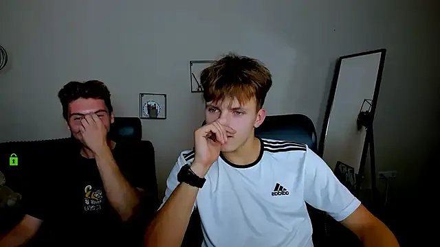 travis_wolf_ on StripChat