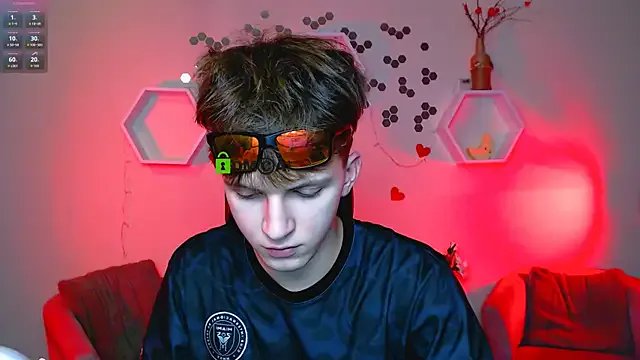 travis_wolf_ on StripChat