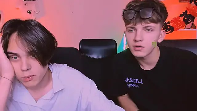 travis_wolf_ on StripChat