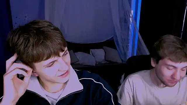 travis_wolf_ on StripChat