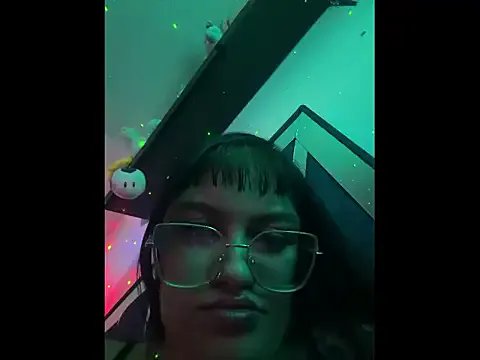 TrianaMor — Naked for the first time 