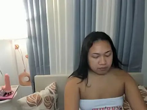 TsUncutKaren on StripChat