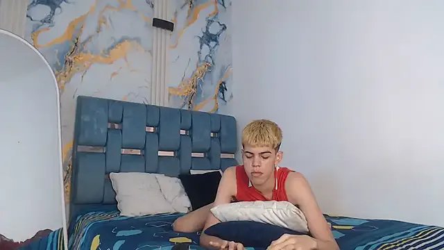 TWINKS_FRIENDS on StripChat