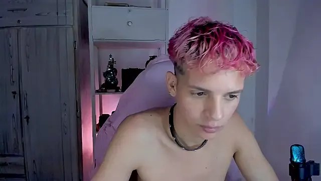 tylernova on StripChat