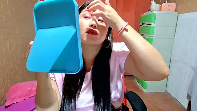 Ugly-Filipina on StripChat