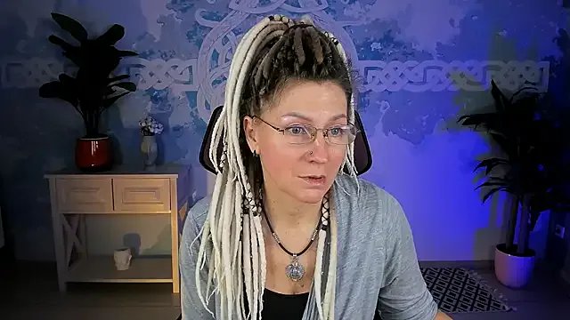 UmaSpace — look at my sexy feet