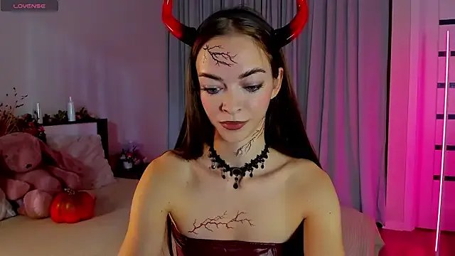 Undertheskin on StripChat