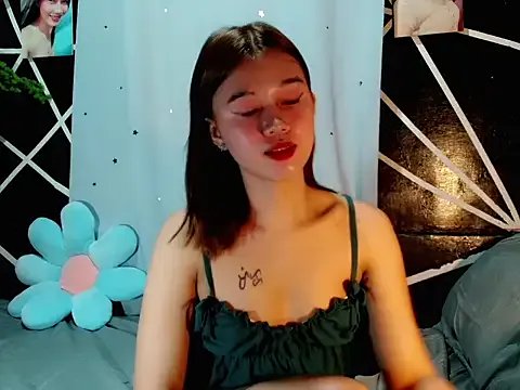 urgirl_mikah on StripChat