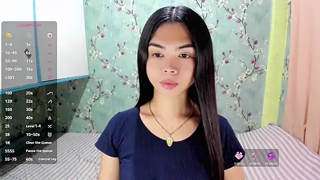 UrHotSexyShine on StripChat