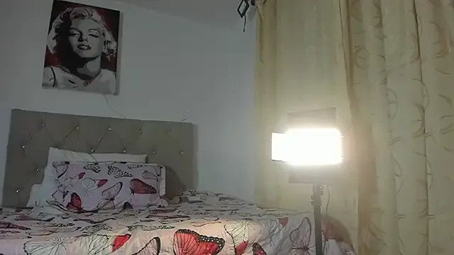 Vahiolet_smith on StripChat