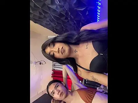 Valentina_Eloise on StripChat