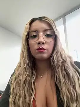 ValeriaHot69 on StripChat