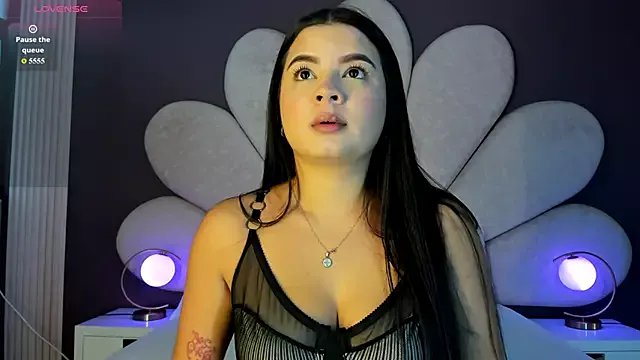 ValeriaOrtega on StripChat