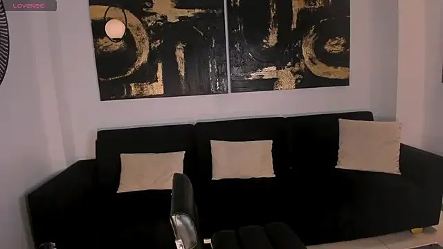 ValeriaRiveraX on StripChat