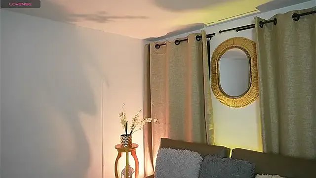 Valeriestyle — Shake oiled butt close up