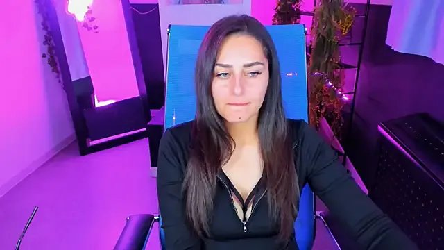 ValeriiMills on StripChat