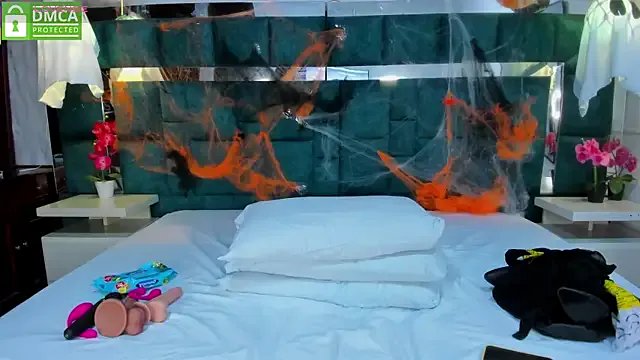 valtira_nova on StripChat