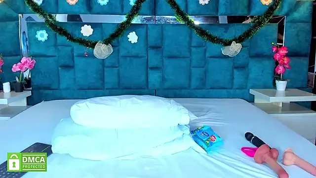 valtira_nova on StripChat