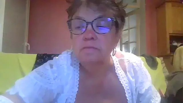 Vandeae44 on StripChat