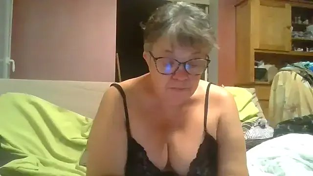 Vandeae44 on StripChat