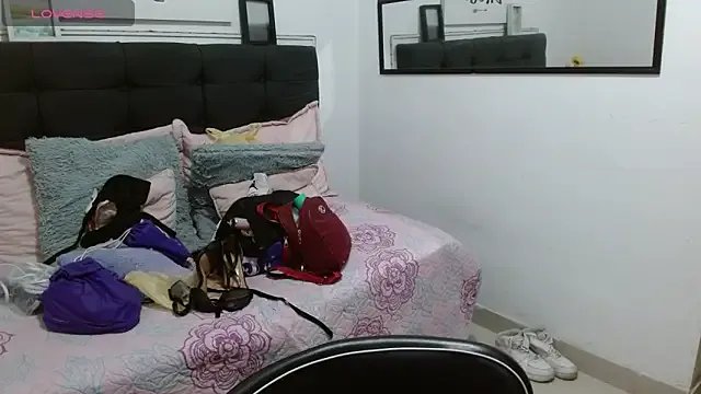 vaness_weet on StripChat