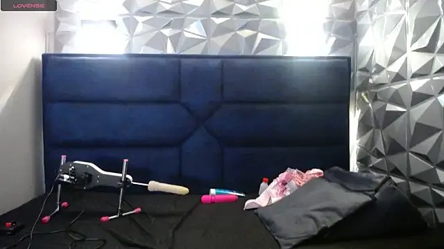 Vanessa_7_ on StripChat