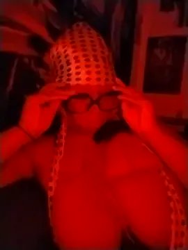 VenezuelaLuxeNoir — Get naked for show