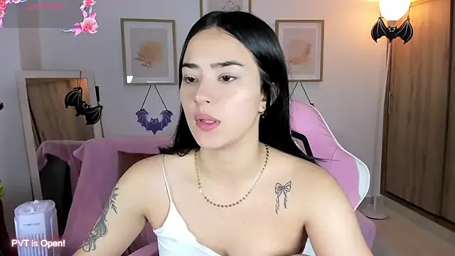 Veronica_isaza__ on StripChat