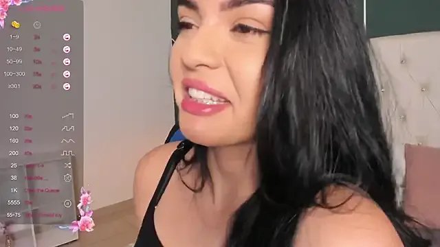 Veronicalanx1 on StripChat