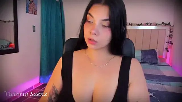 victoriaasaenz_ on StripChat