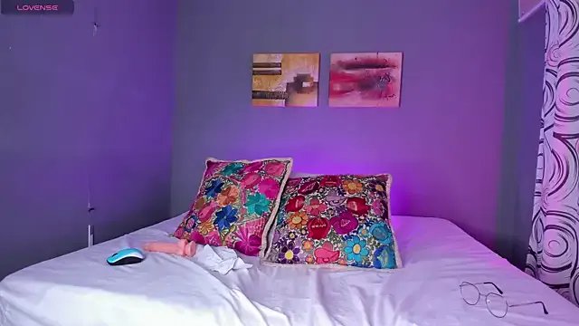 VictoriaMeller on StripChat