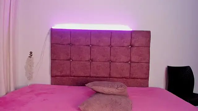 violet_77711 on StripChat