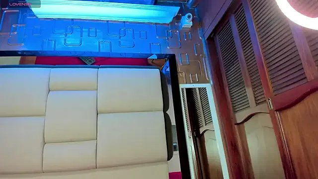 Freechat violet_milleer on StripChat