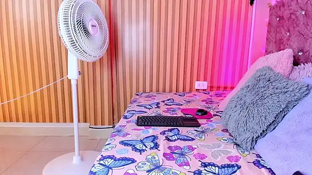 violet_taylor_ on StripChat