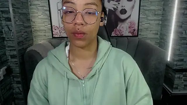 Violeth_b on StripChat