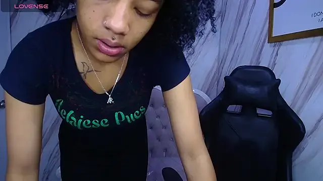 Violeth_b on StripChat