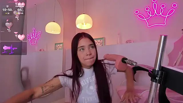 violeth_hill on StripChat