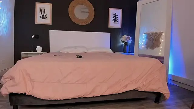 VioletPaket on StripChat