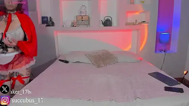 ViolettaBaker_ on StripChat