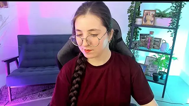 VirtuallVoyant on StripChat