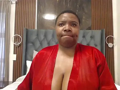 VoluptuousXX5 on StripChat