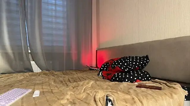 weshycouple on StripChat