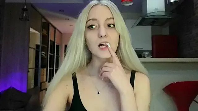 white_liillyy on StripChat